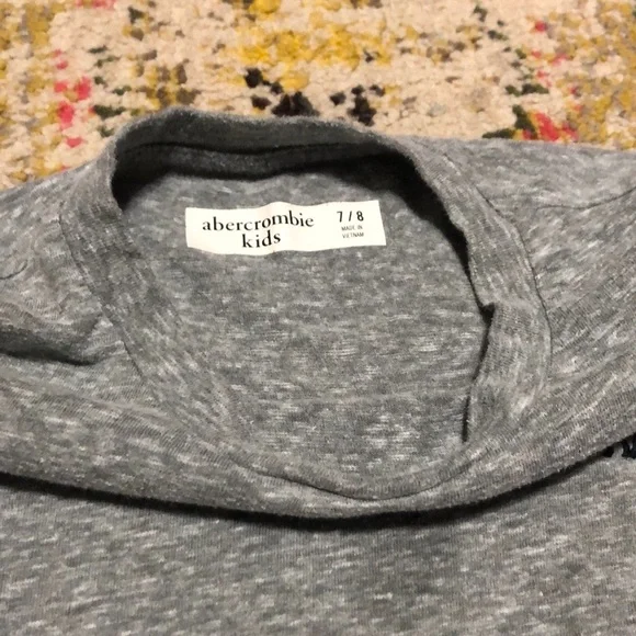 🧜🏼‍♀️3 for $15 item!🧜🏼‍♀️ Abercrombie kids tee - Picture 2 of 2